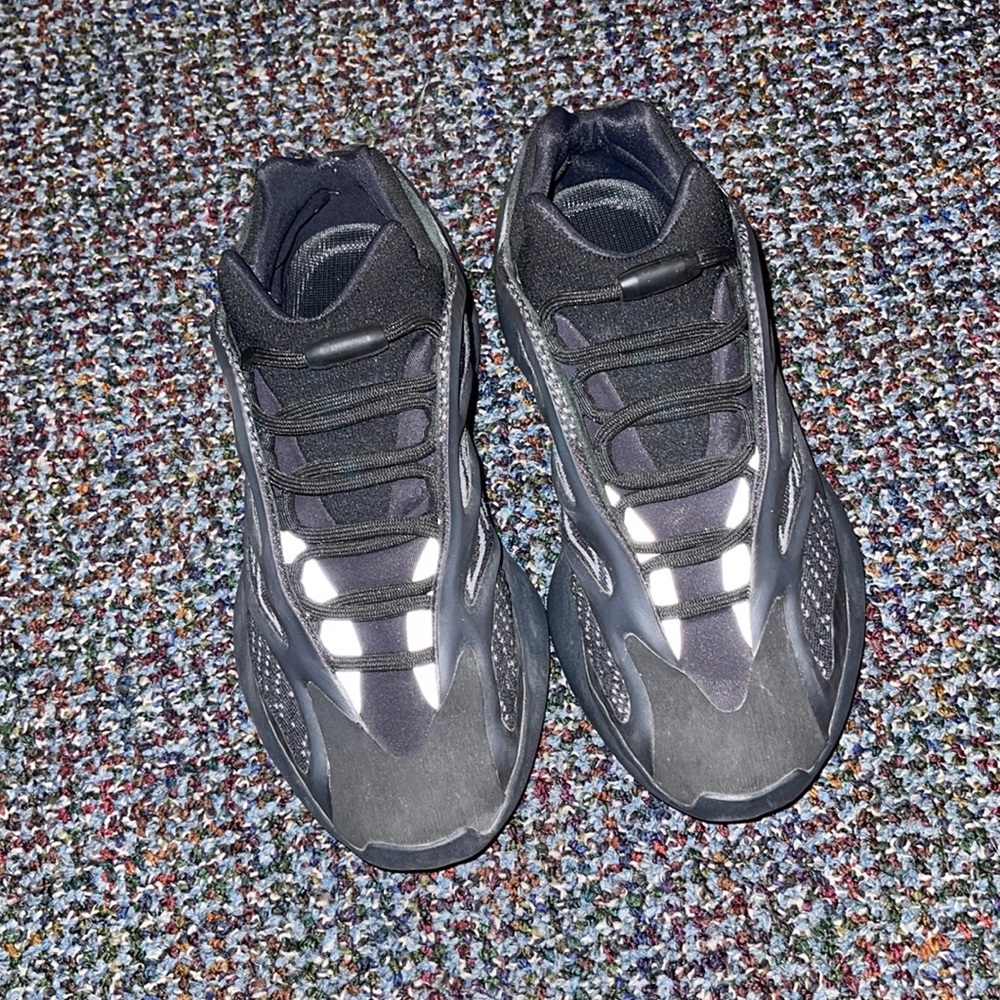 COPY - YEEZY 700 V3s